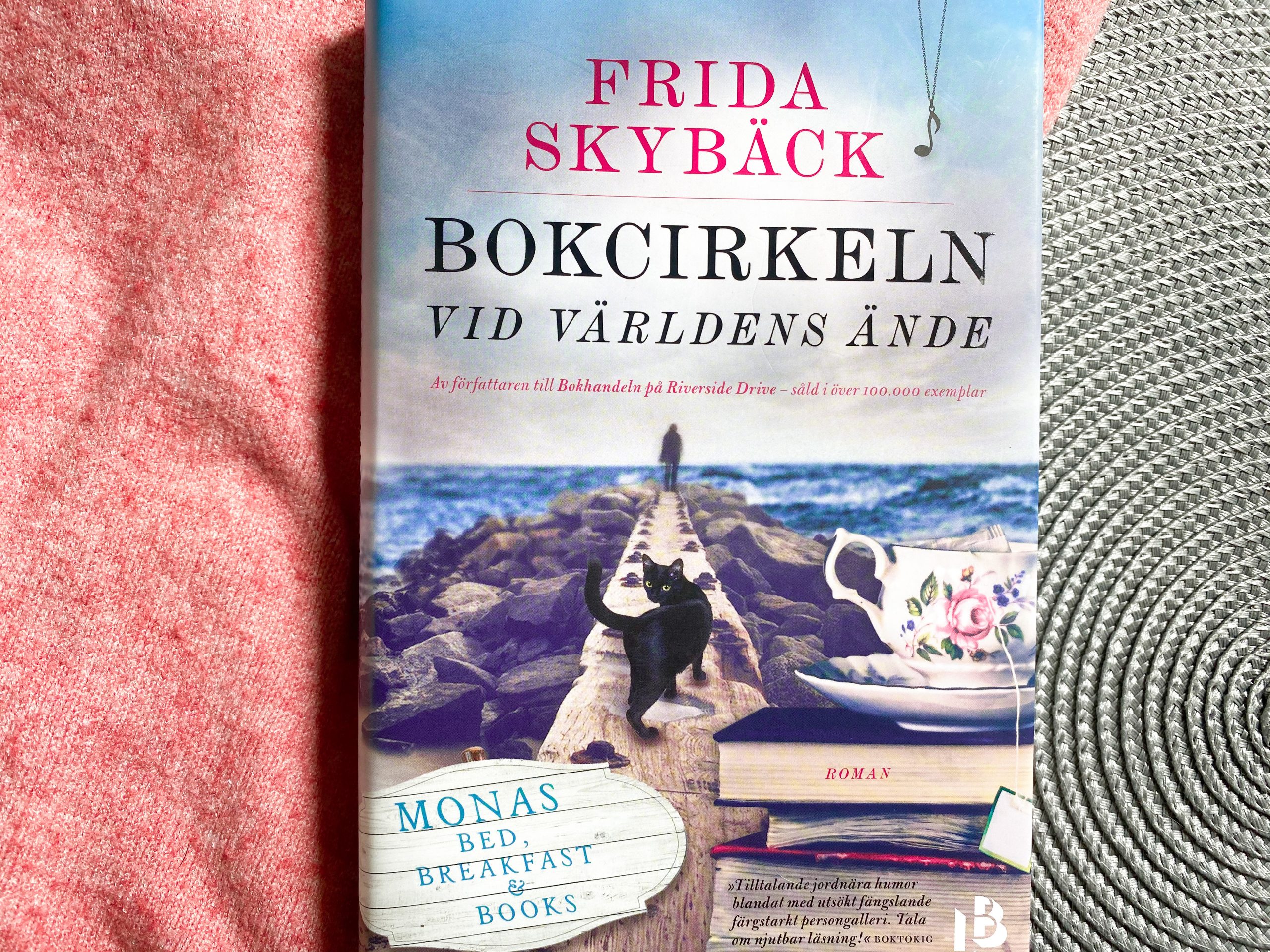 bokcirkeln vid världens ände bokomslag