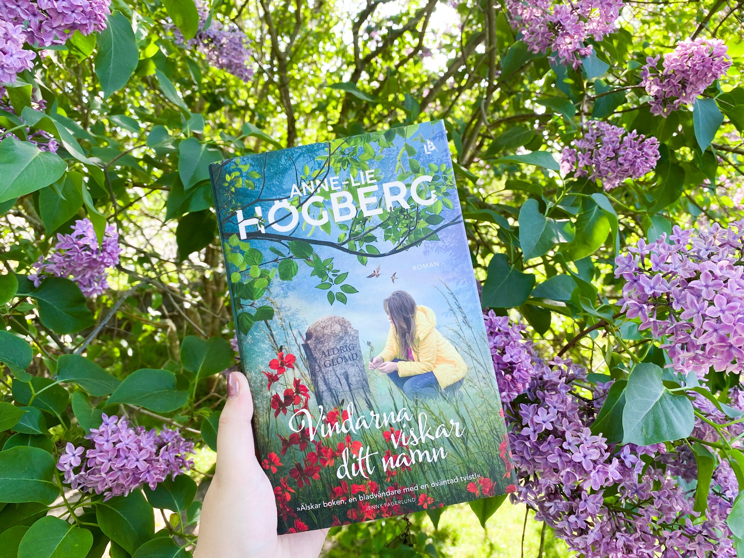 Vindarna viskar ditt namn omslag