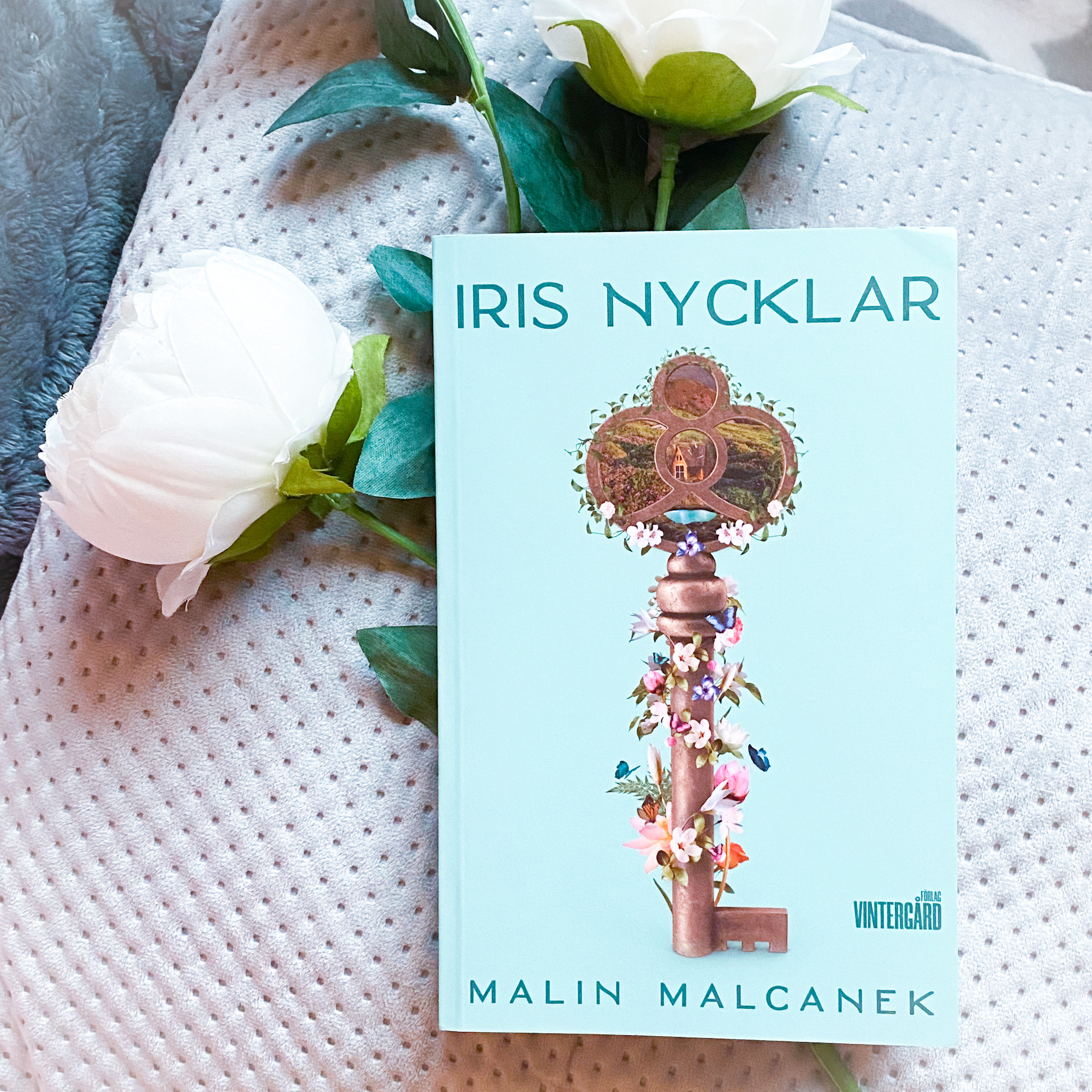 iris nycklar omslag