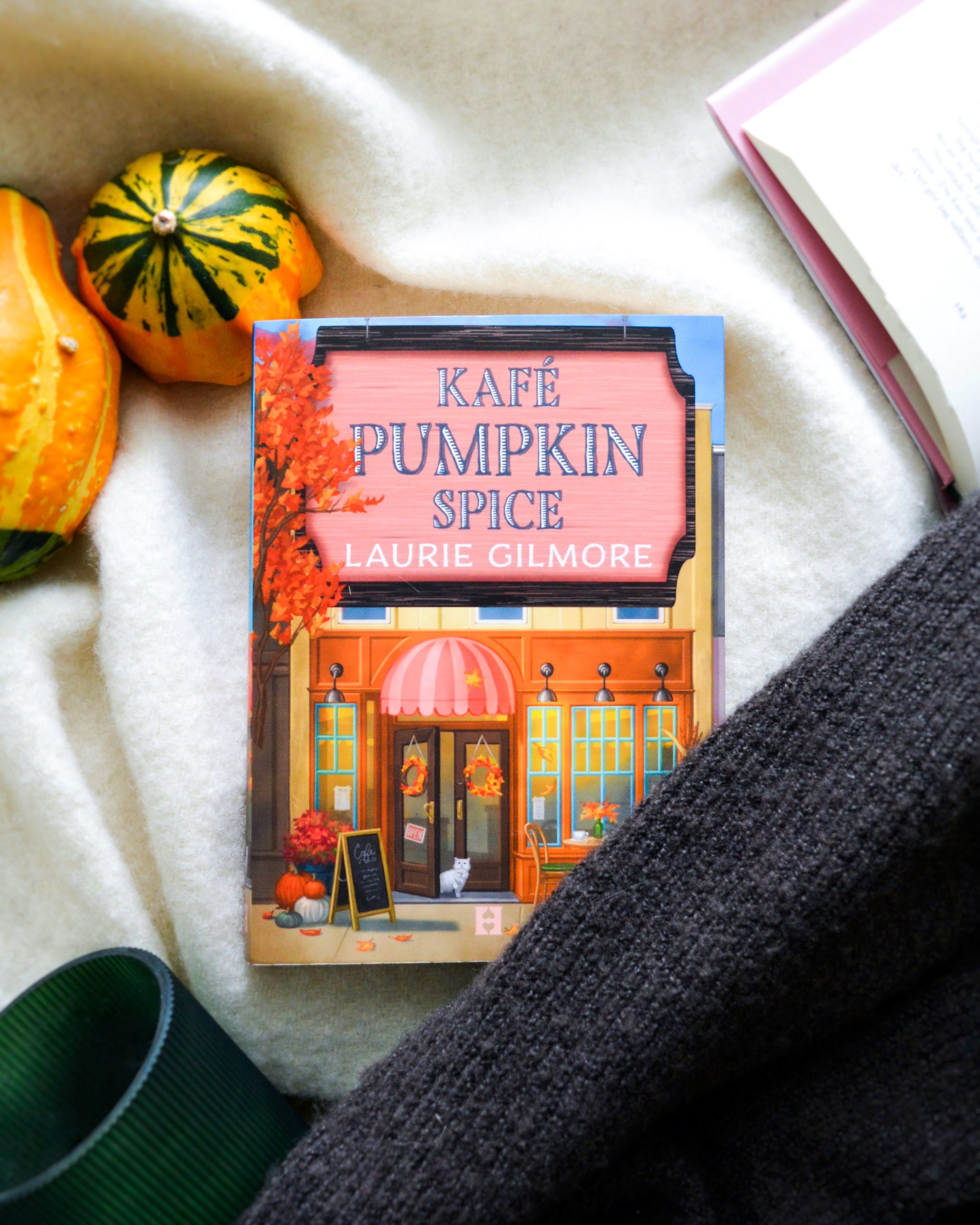 Kafé Pumpkin Spice omslag recension